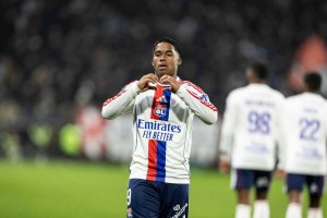 法甲劲旅对决：19岁皇马租将闪耀难挽败局，里昂主场遭摩纳哥逆转两连败