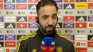 阿莫林解释曼联踢长传理由！传控英超最差，控球七成反遭零封输球