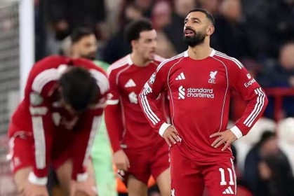 欧冠小组赛第五轮利物浦主场1-4惨败埃因霍温，迎来三连败困境