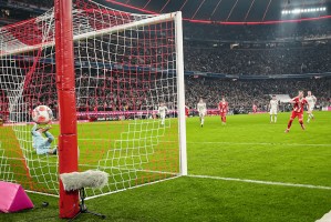 德甲-凯恩点射17岁小将破门 拜仁2-2美因茨结束四连胜