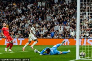 伯纳乌之夜：居莱尔惊世世界波＋皇家马德里4-1大胜，主帅为青训喝彩