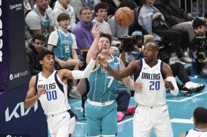 米勒17分黄蜂8人得分上双 击败独行侠砍5连胜