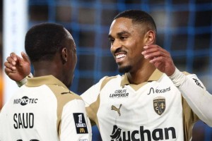 一场5-0让法甲榜首易主，大黑马狂揽52分，挤掉大巴黎，成功登顶