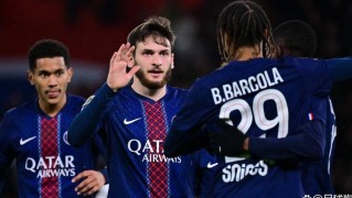 法甲大冷门爆发，黑马朗斯升榜首，强势压制巴黎圣日耳曼争冠局势